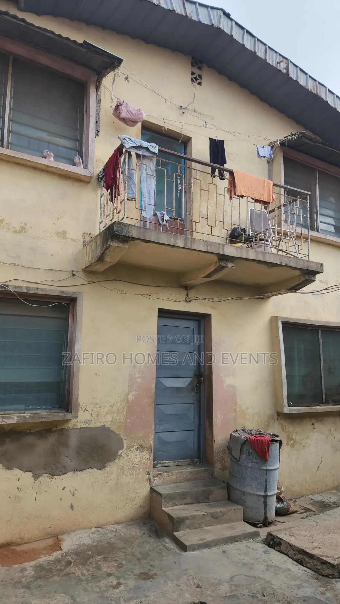 9bdrm House in Anfani Near, Apata for sale