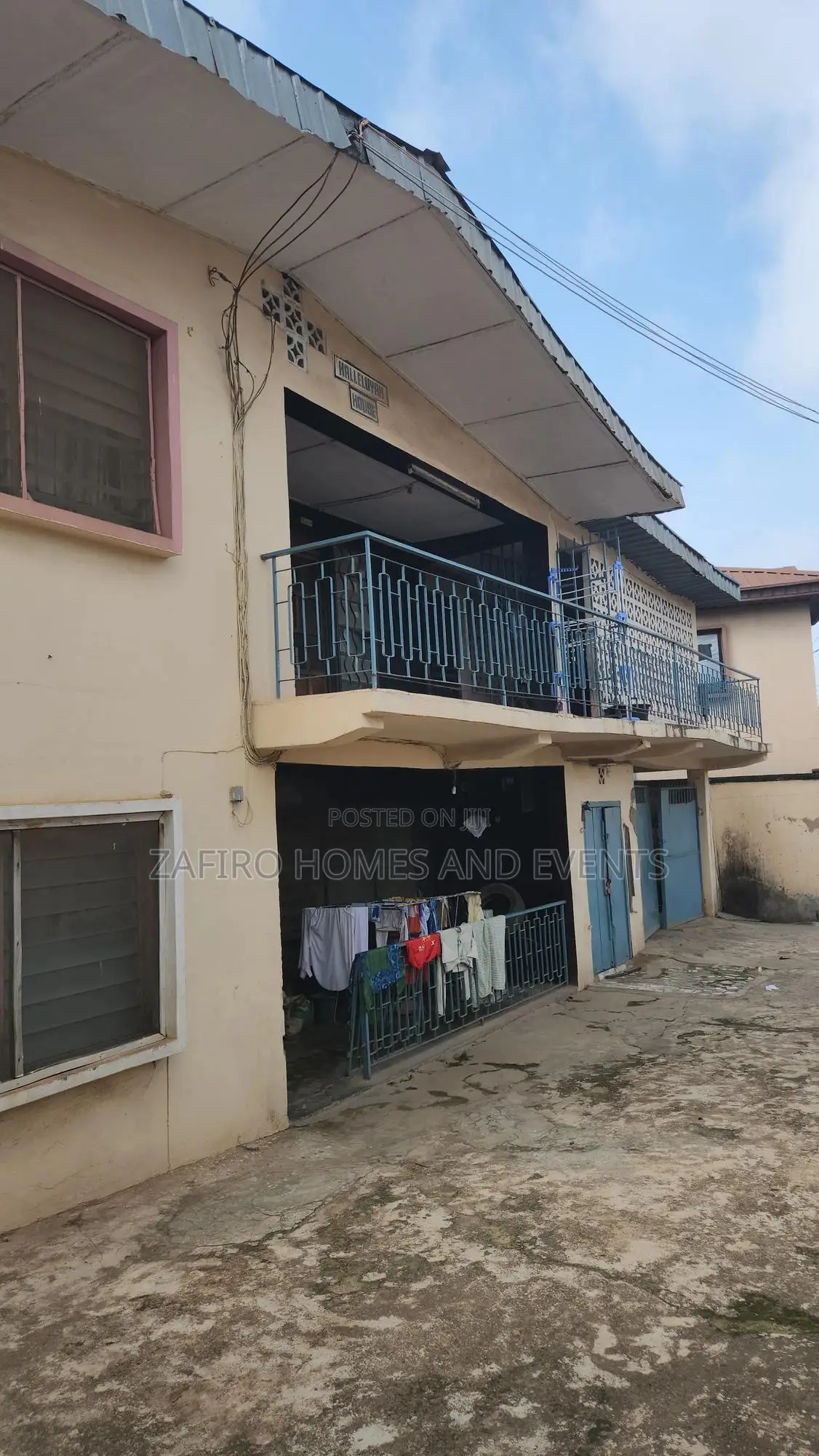9bdrm House in Anfani Near, Apata for sale