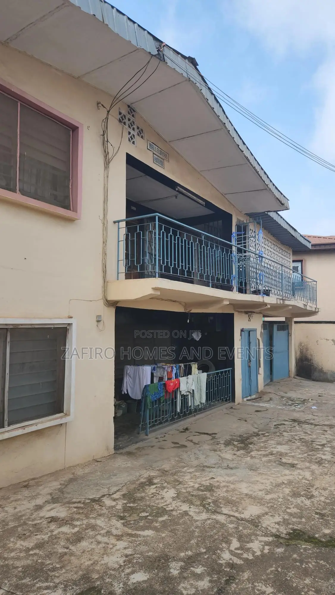 9bdrm House in Anfani Near, Apata for sale