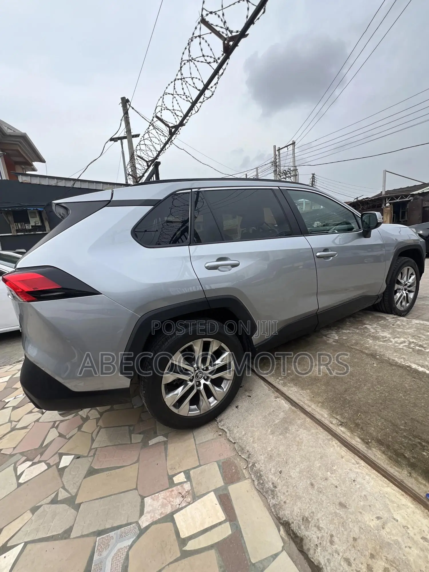 Toyota RAV4 XLE FWD 2020 Silver