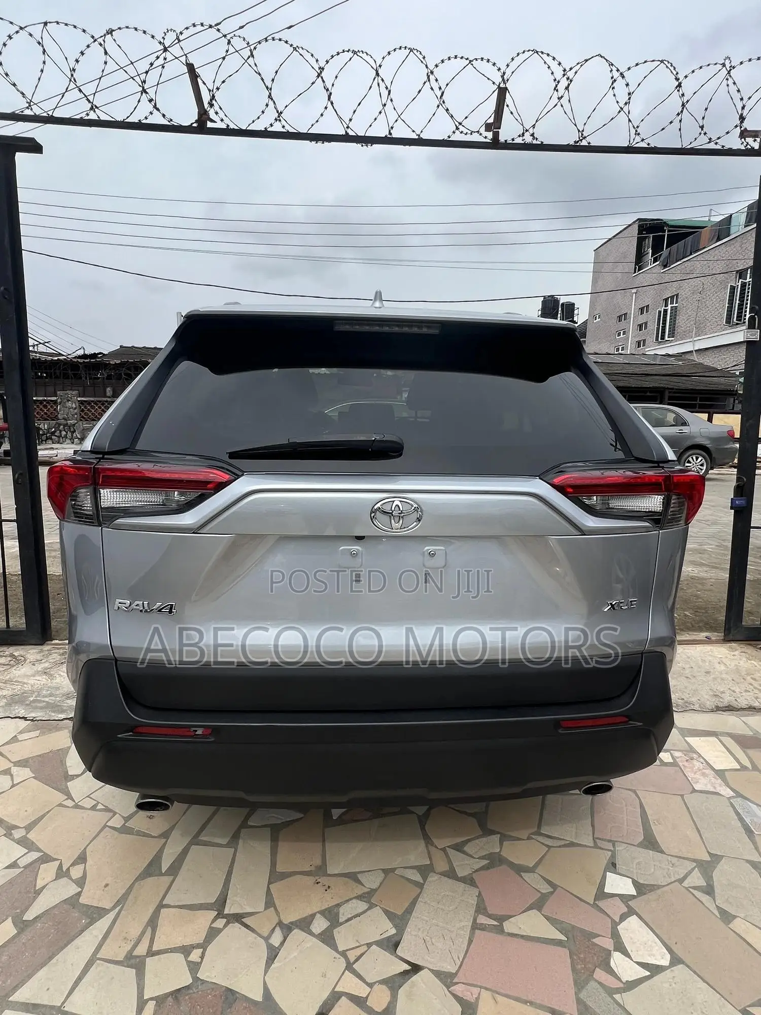 Toyota RAV4 XLE FWD 2020 Silver