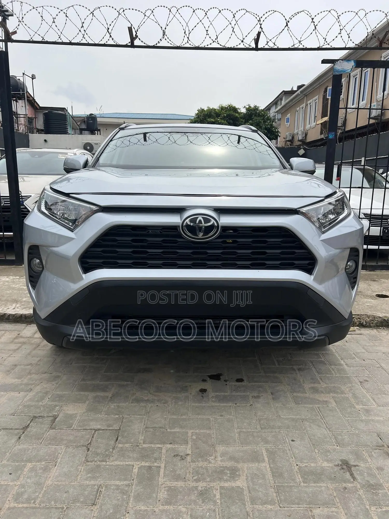 Toyota RAV4 XLE FWD 2020 Silver