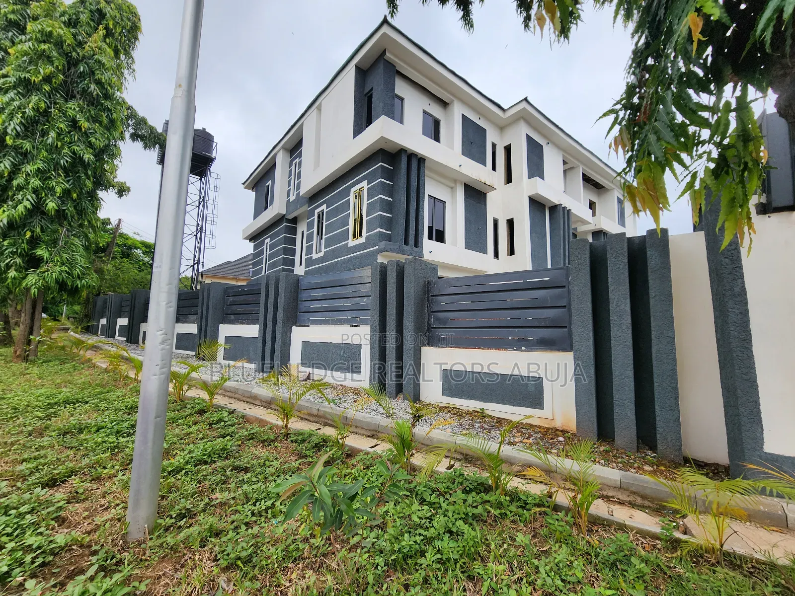 4bdrm Duplex in Zone 5 / Wuse for sale