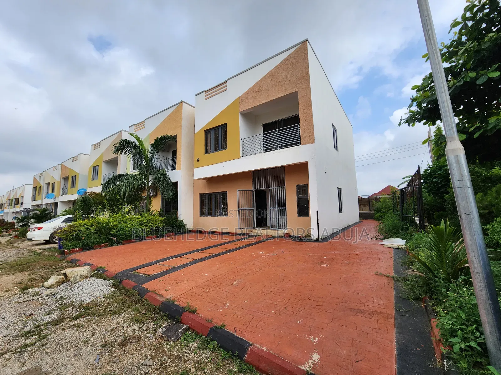 4bdrm Duplex in Karsana for sale