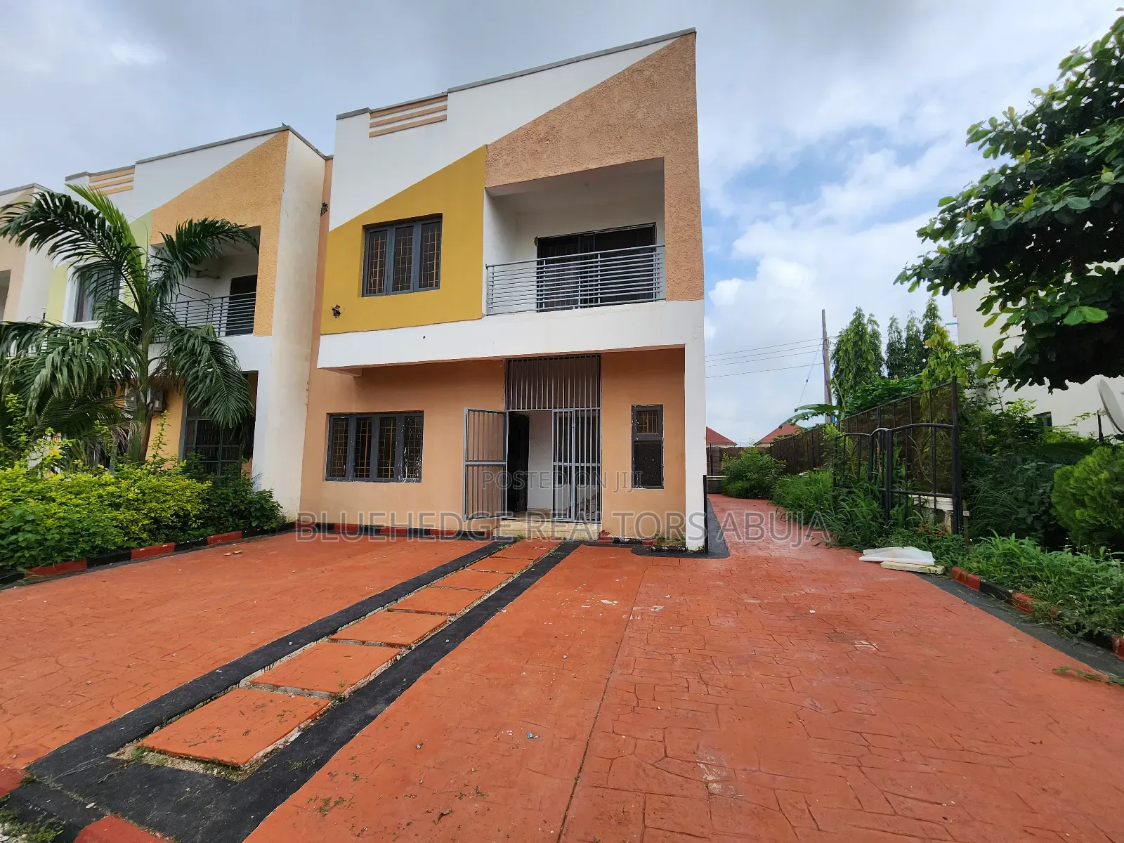 4bdrm Duplex in Karsana for sale
