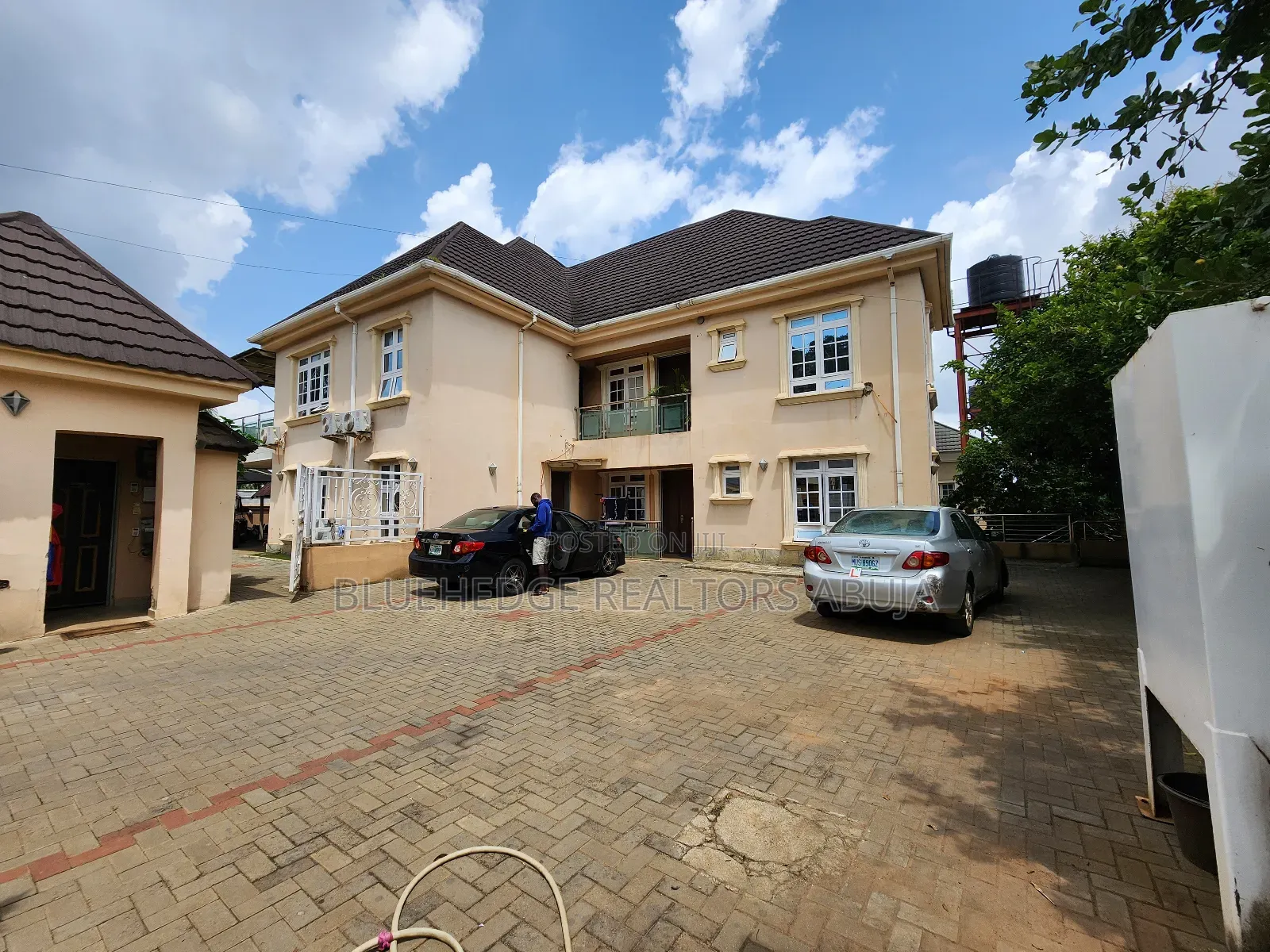 9bdrm Block of Flats in Dawaki for sale