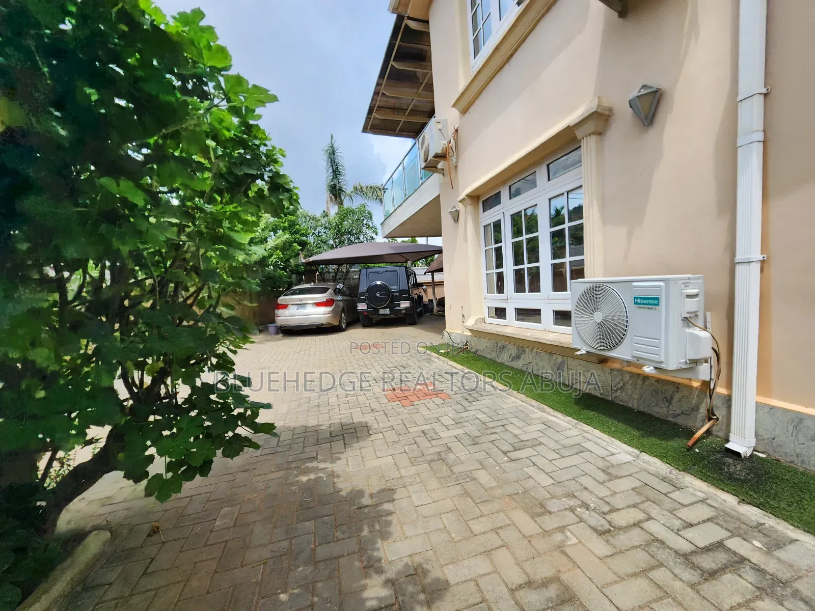 9bdrm Block of Flats in Dawaki for sale