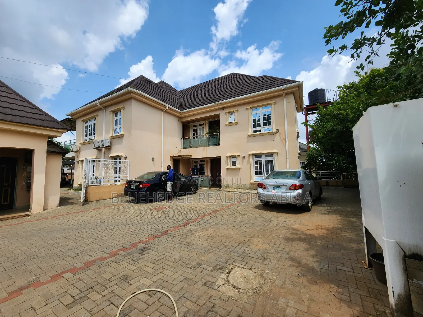9bdrm Block of Flats in Dawaki for sale