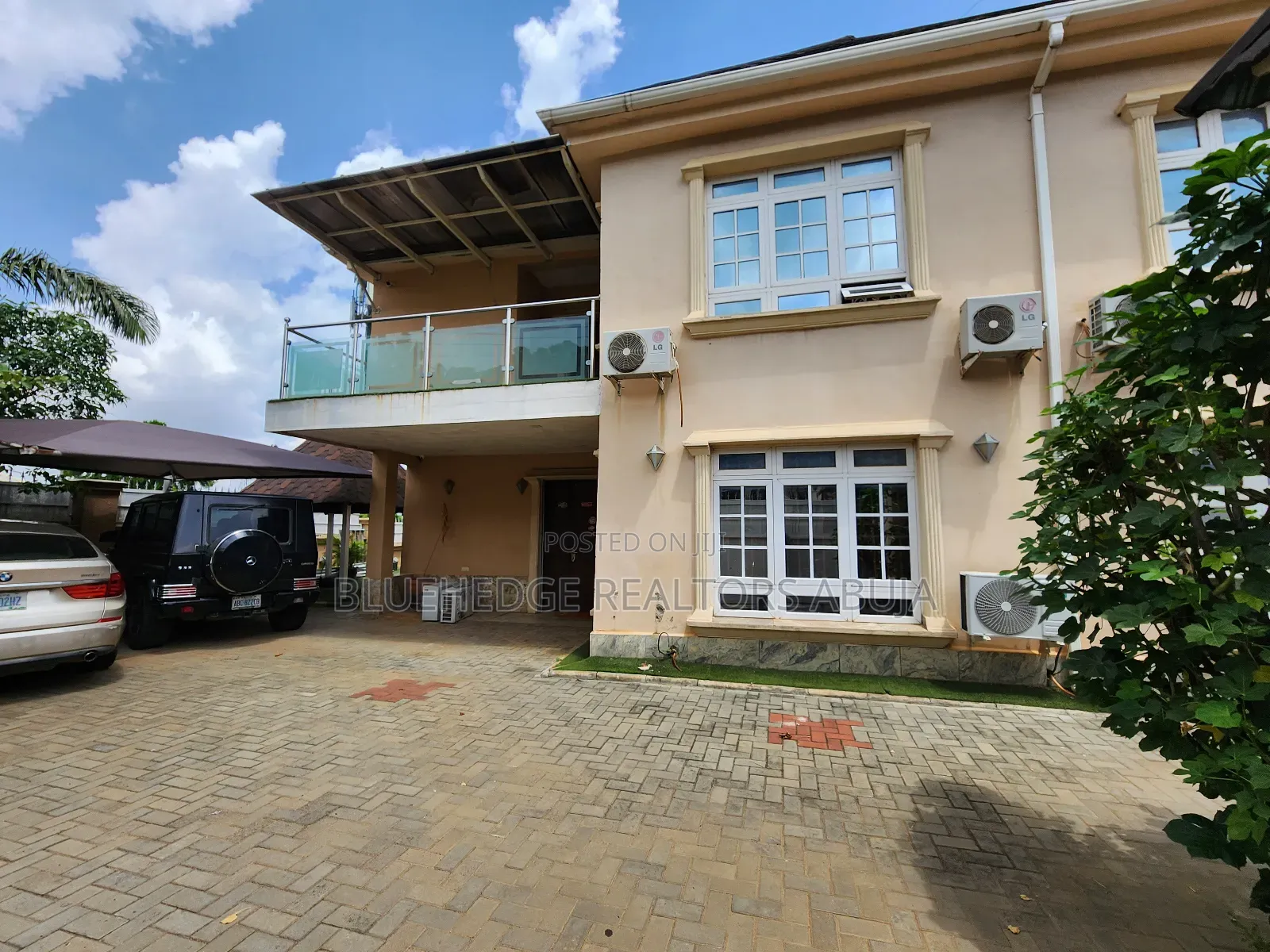 9bdrm Block of Flats in Dawaki for sale