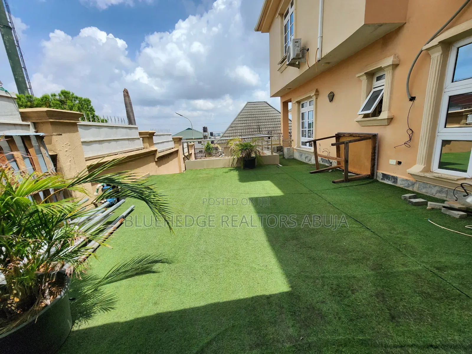 9bdrm Block of Flats in Dawaki for sale