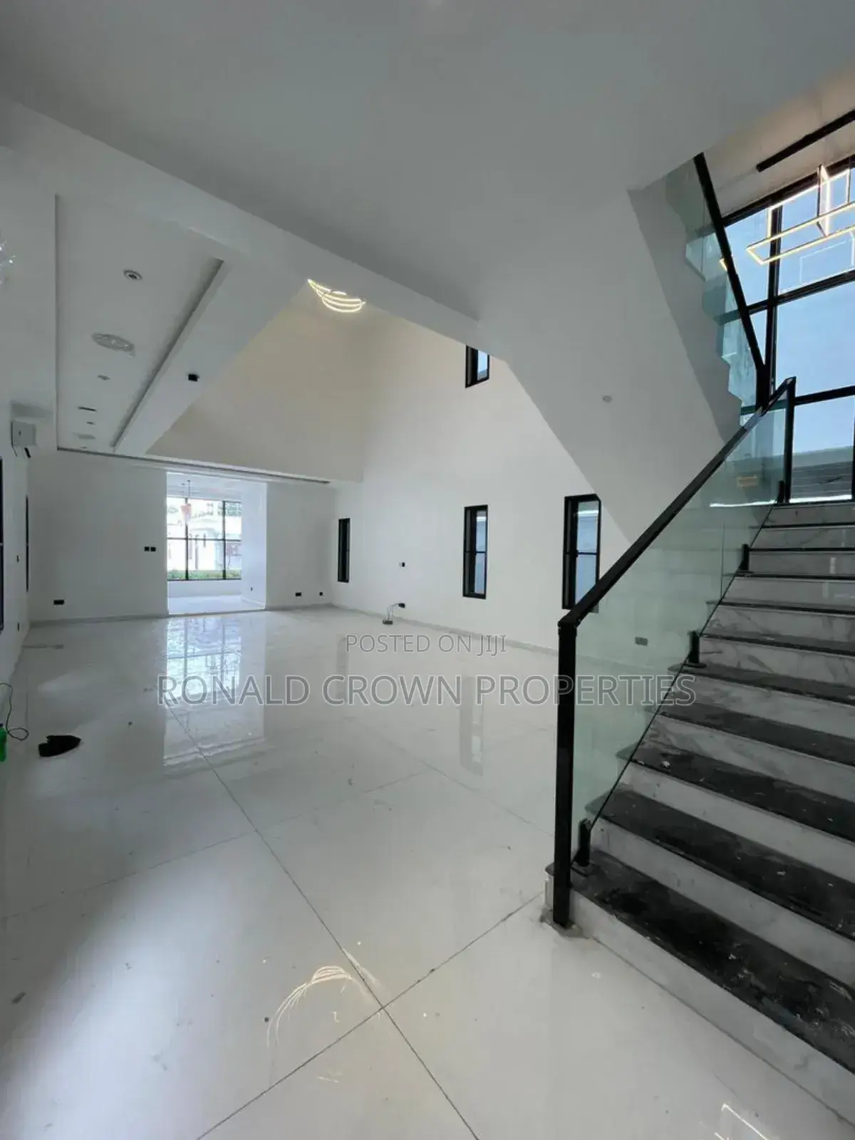 5bdrm Duplex in Lekki Phase 1 for sale