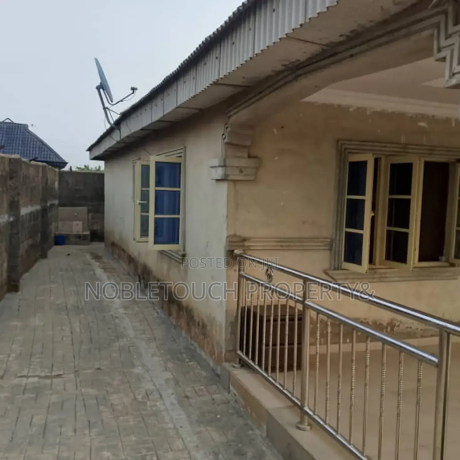 3bdrm Bungalow in Akinwunmi Abayomi for sale