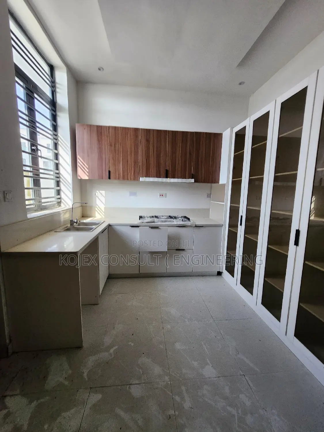 4bdrm Duplex in Chevron for rent