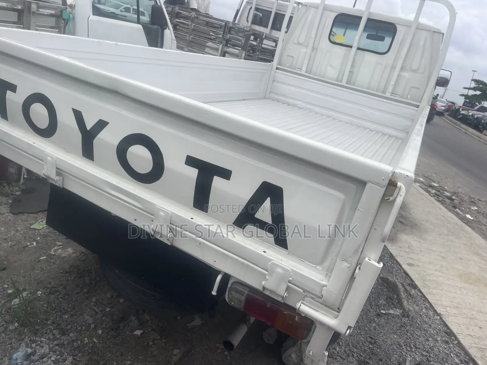 Toyota Dyna 2000 White