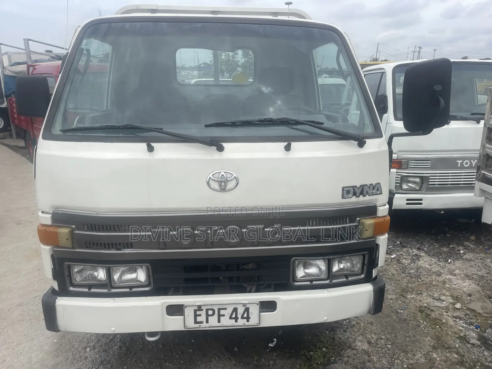 Toyota Dyna 2000 White