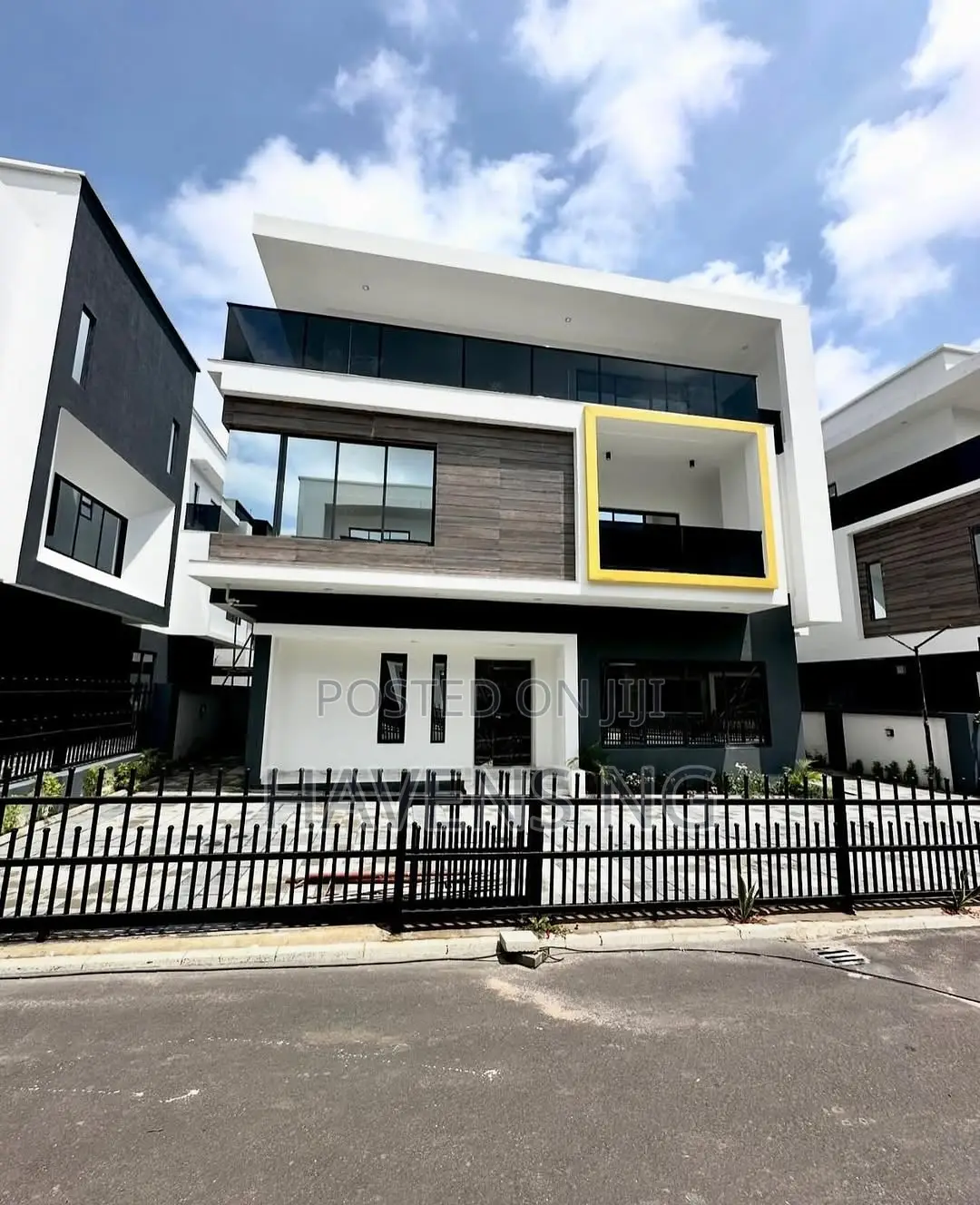 5bdrm Duplex in Guzape District for sale