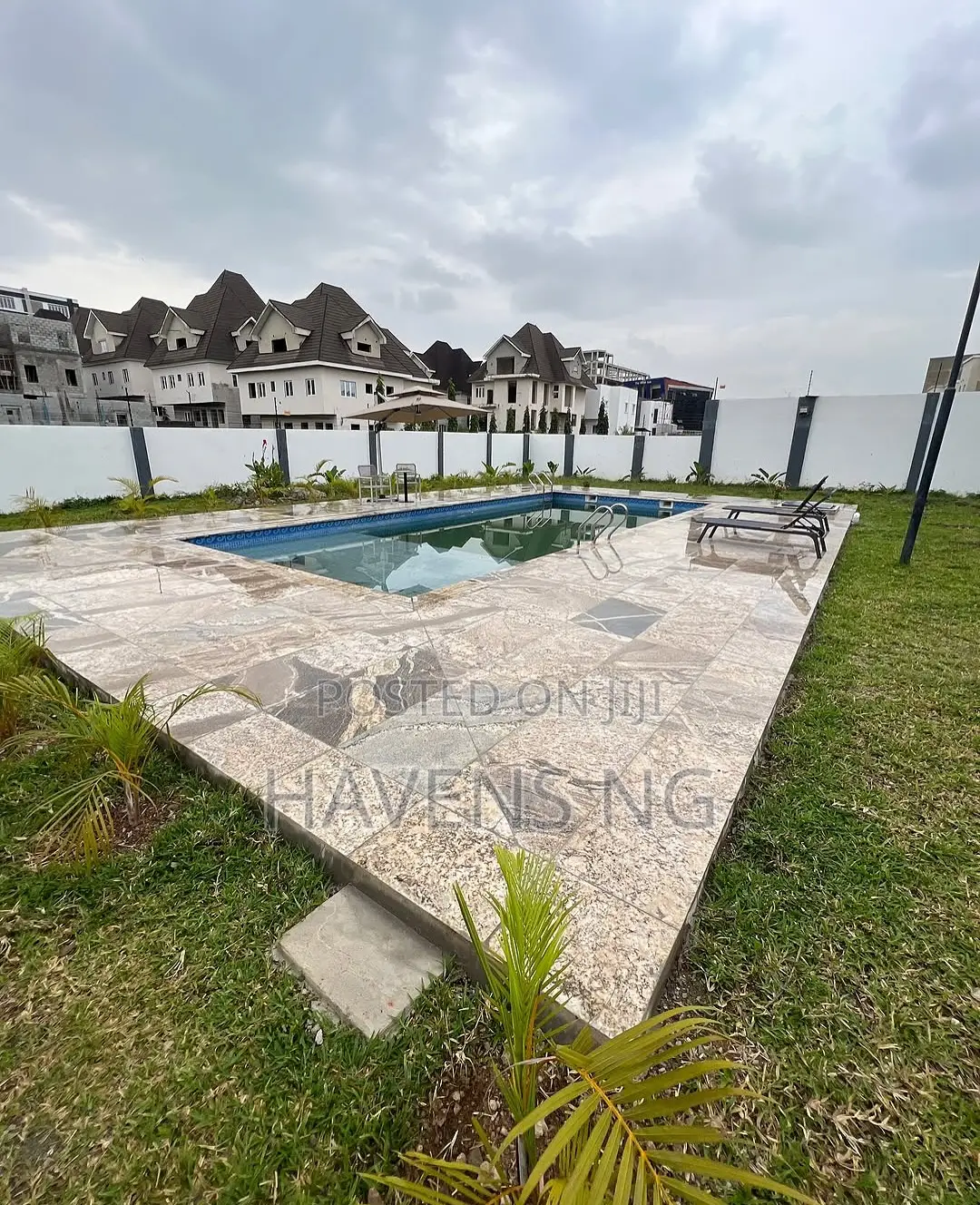 5bdrm Duplex in Guzape District for sale