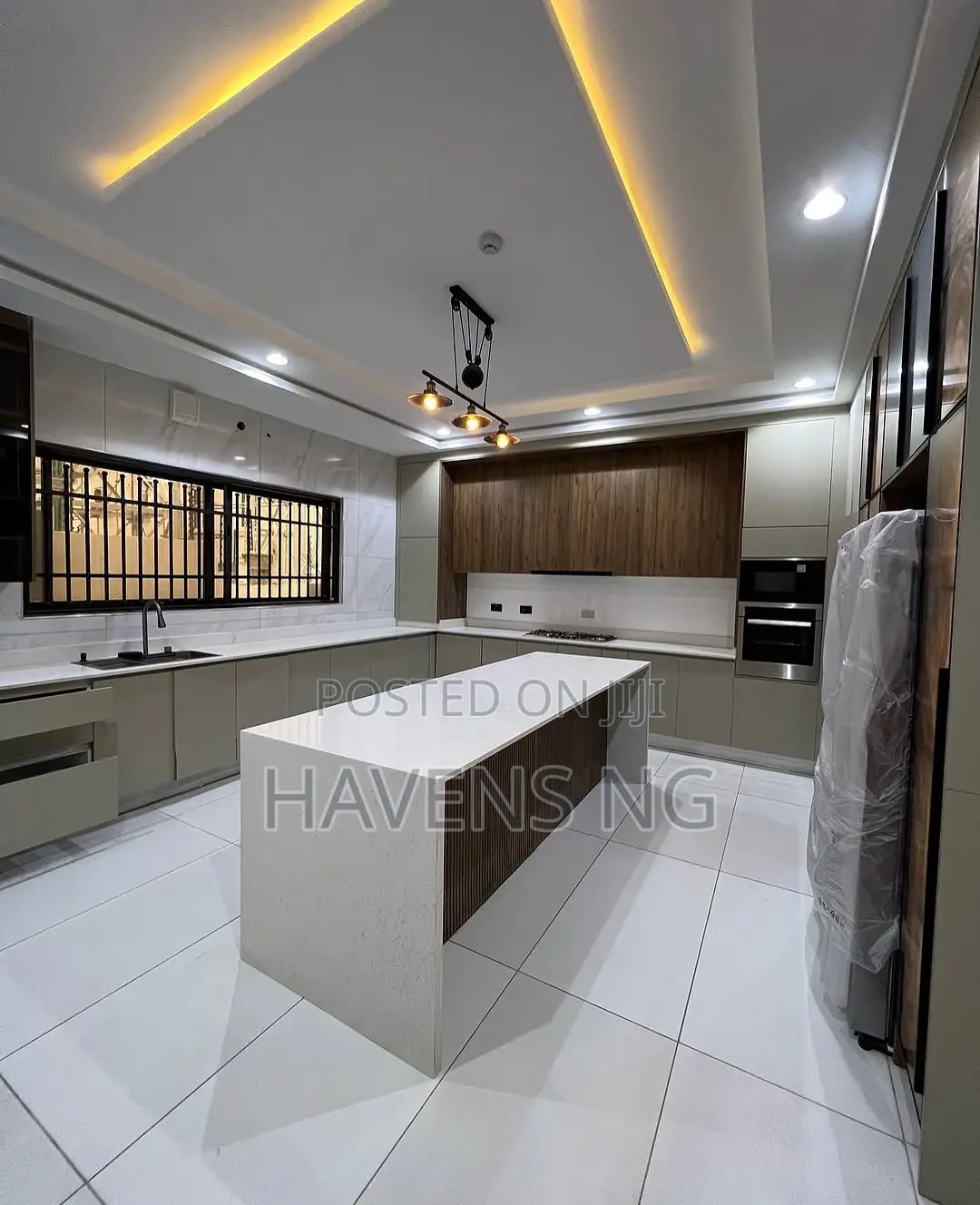 5bdrm Duplex in Guzape District for sale