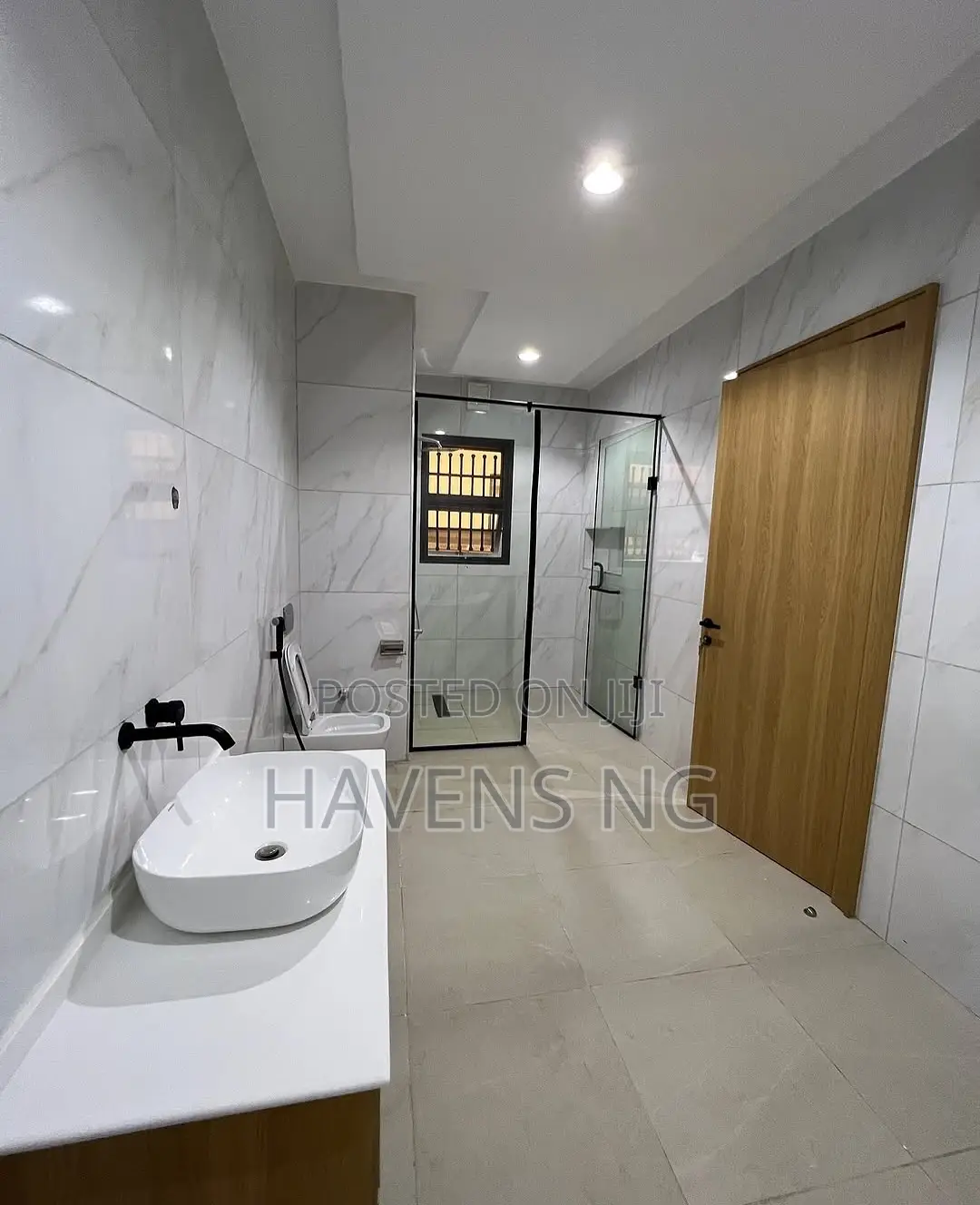 5bdrm Duplex in Guzape District for sale