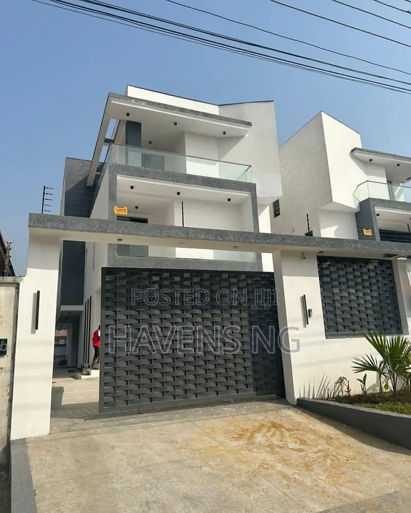 5bdrm Duplex in Lekki Phase 1 for sale