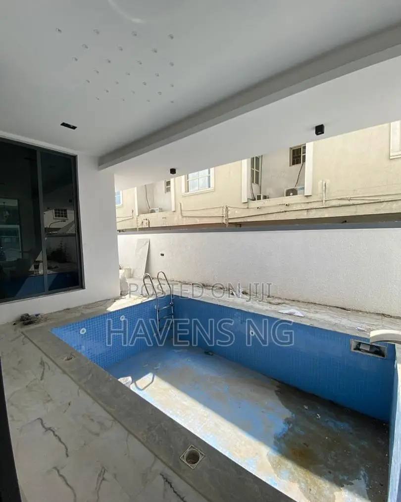 5bdrm Duplex in Lekki Phase 1 for sale