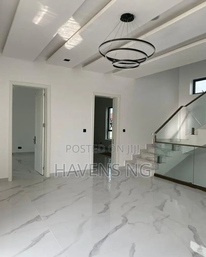 5bdrm Duplex in Lekki Phase 1 for sale