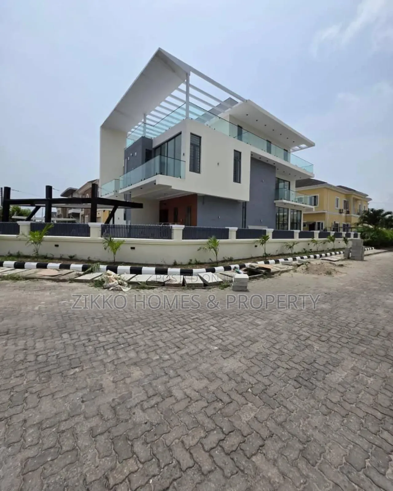 5bdrm Duplex in Northern Forshore, Lekki for sale