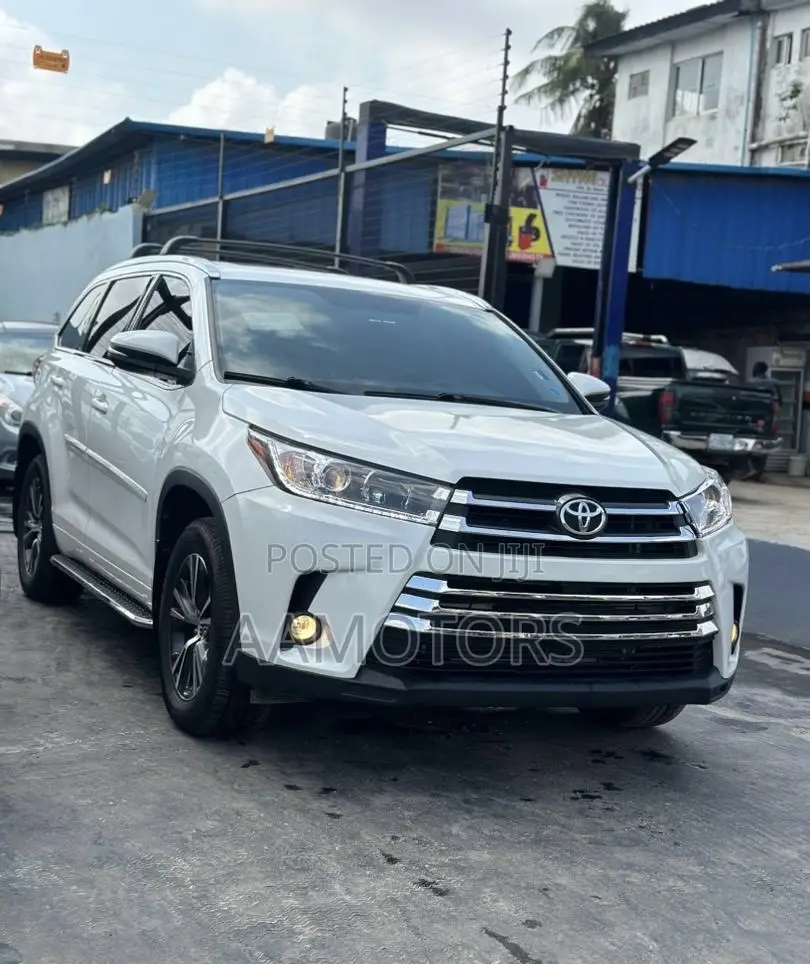 Toyota Highlander XLE 4x2 V6 (3.5L 6cyl 8A) 2017 White