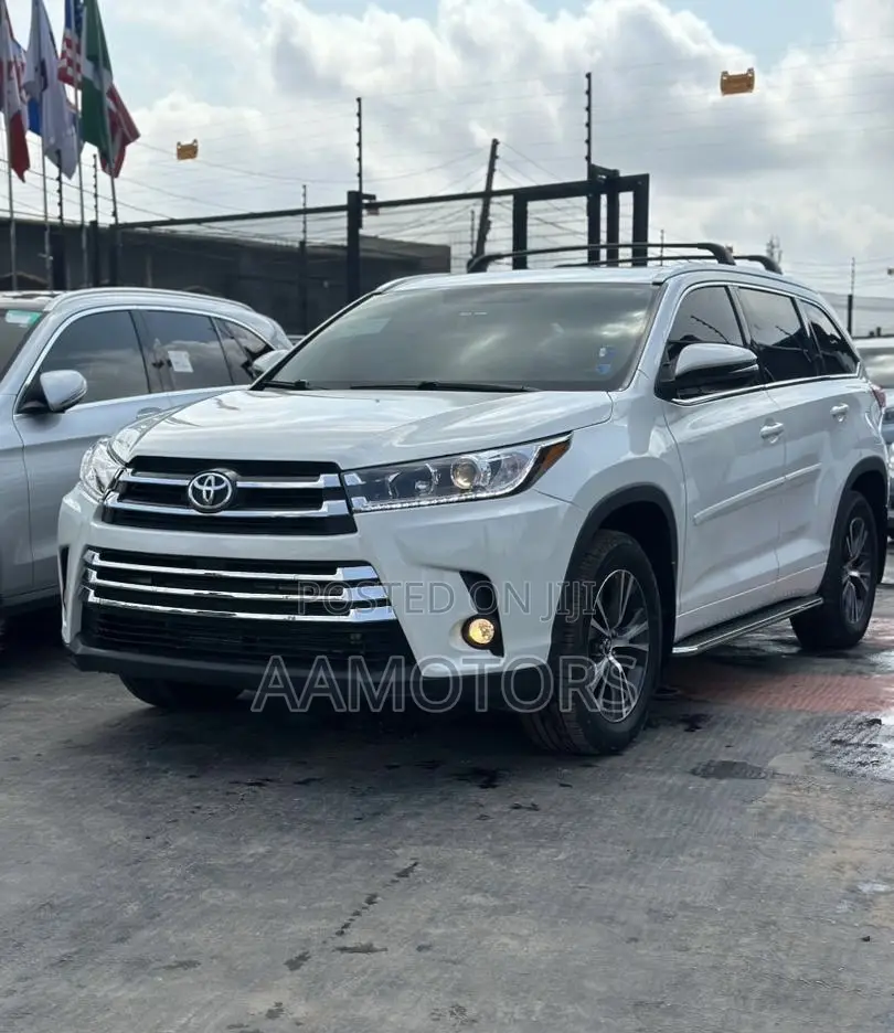 Toyota Highlander XLE 4x2 V6 (3.5L 6cyl 8A) 2017 White