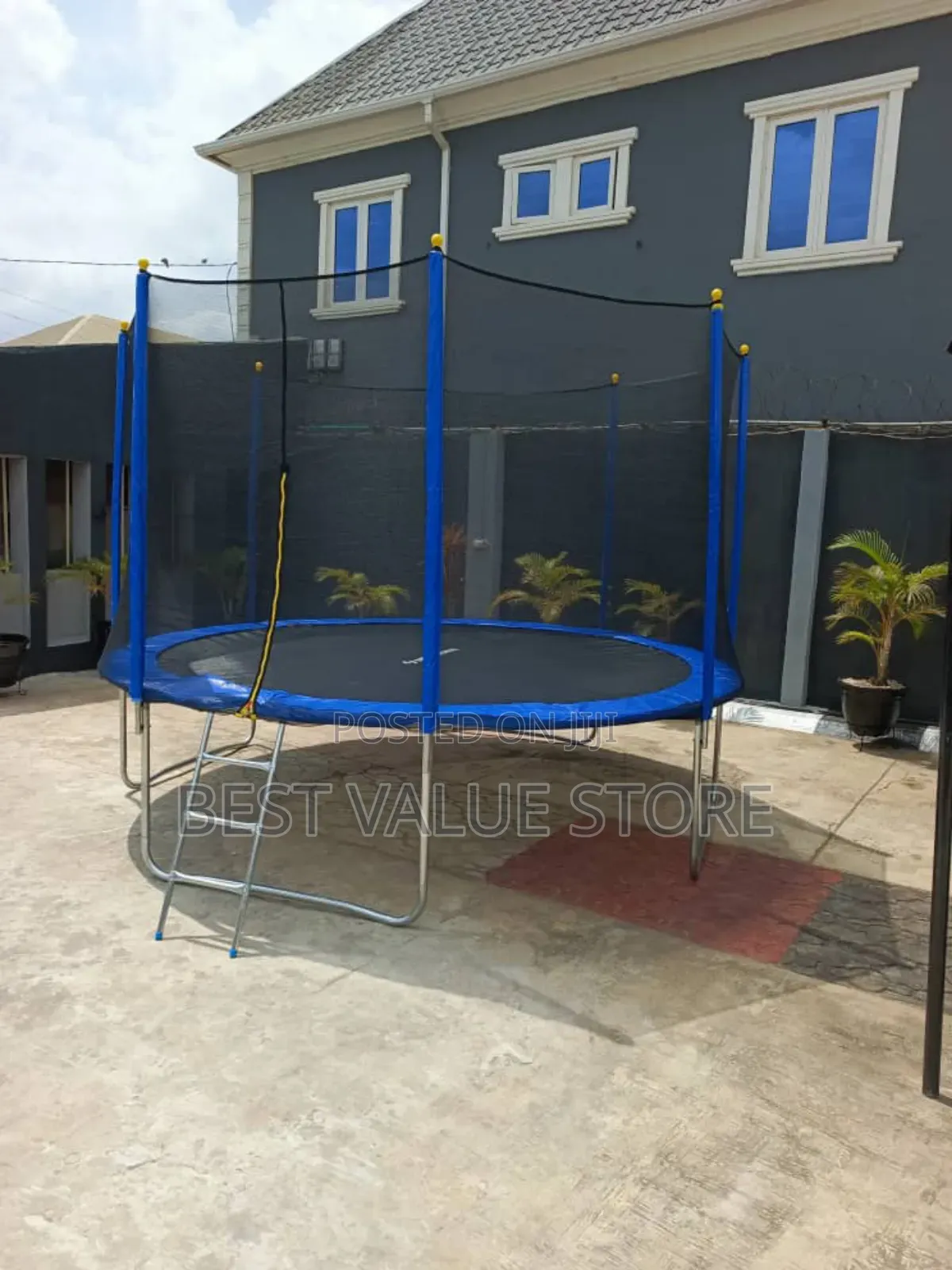 12ft Trampoline With Enclosure and Ladder Solid