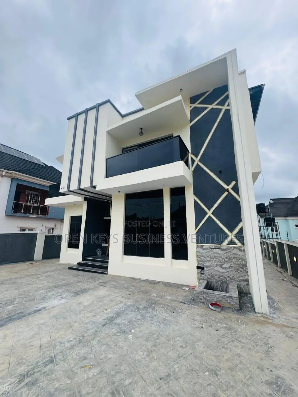 Furnished 4bdrm Duplex in Carlton Gate, Akobo for sale