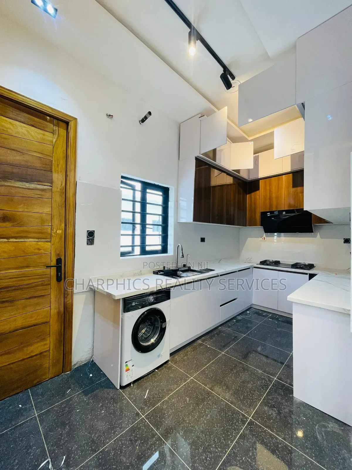 4bdrm Duplex in Ikota for sale