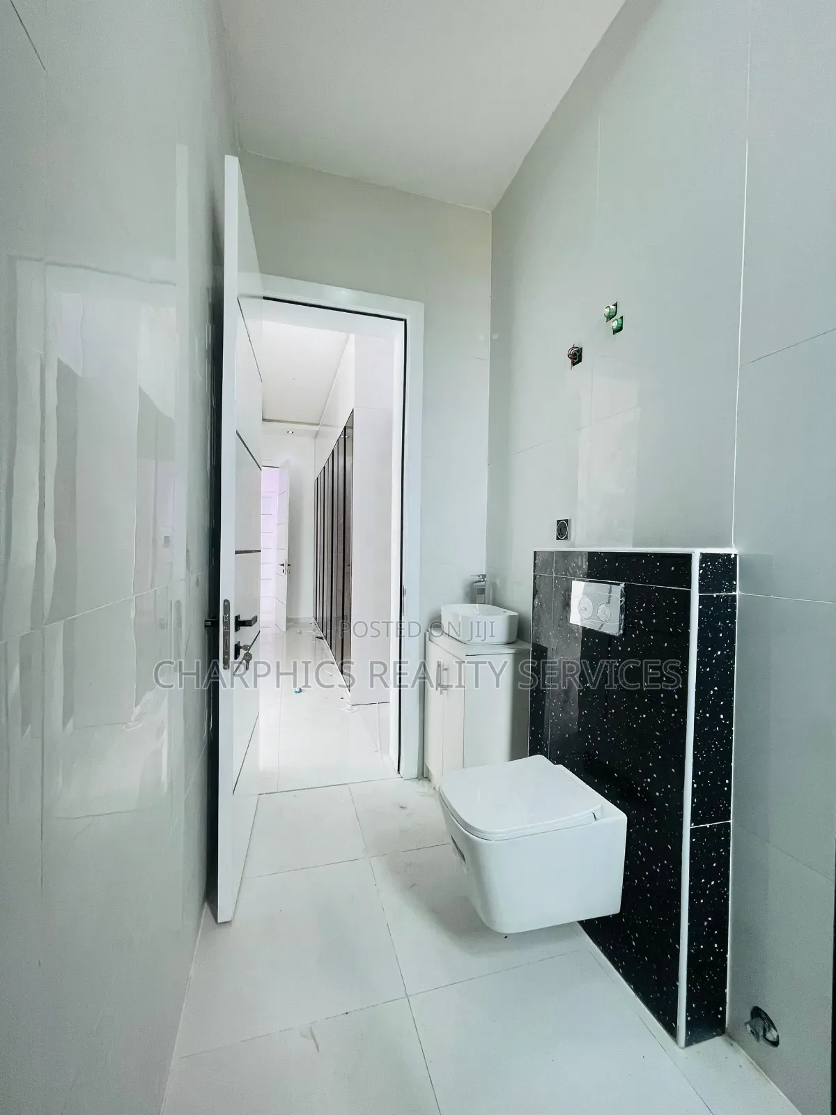 4bdrm Duplex in Ikota for sale