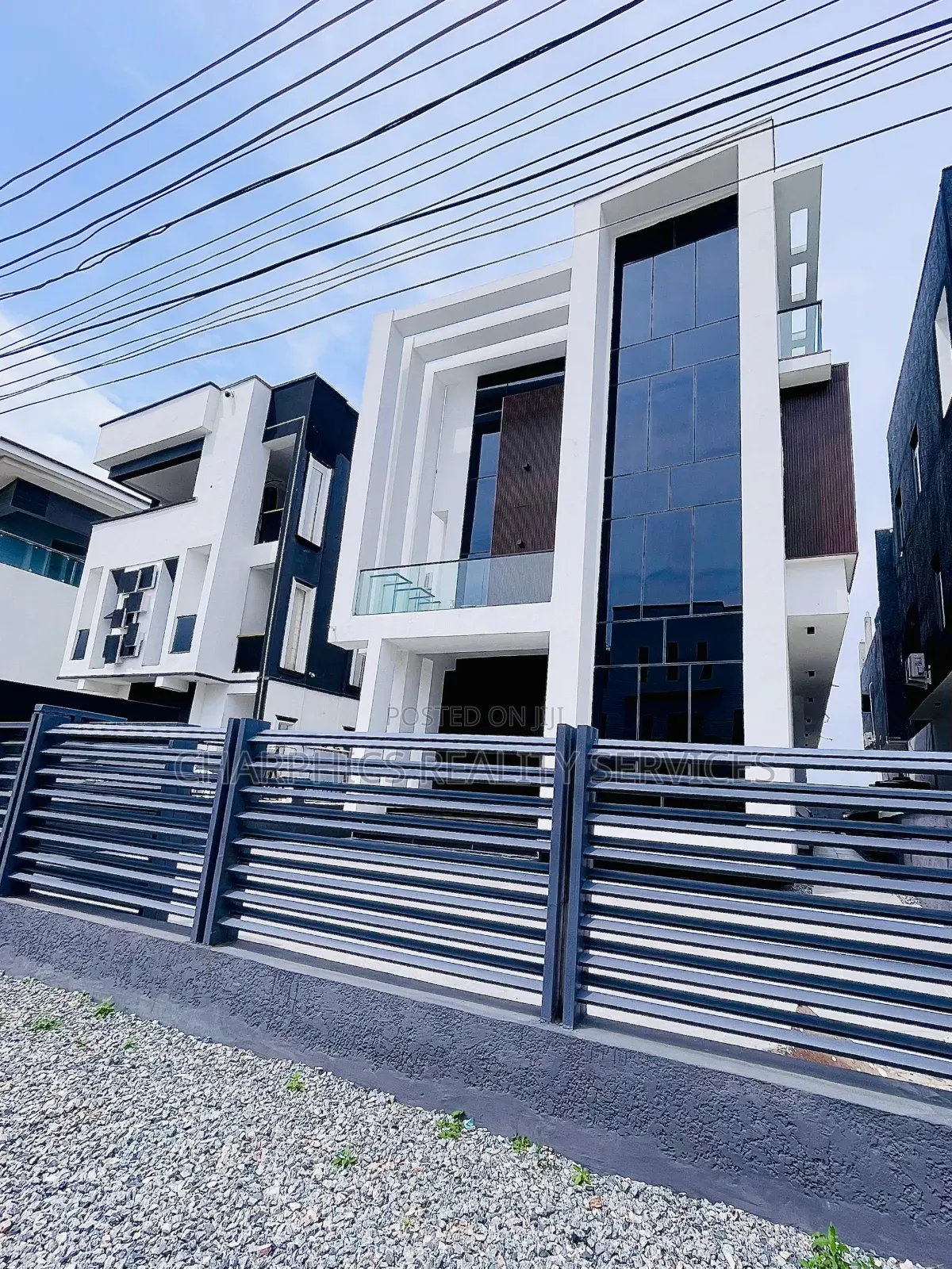 5bdrm Duplex in Lekki Phase 2 for sale