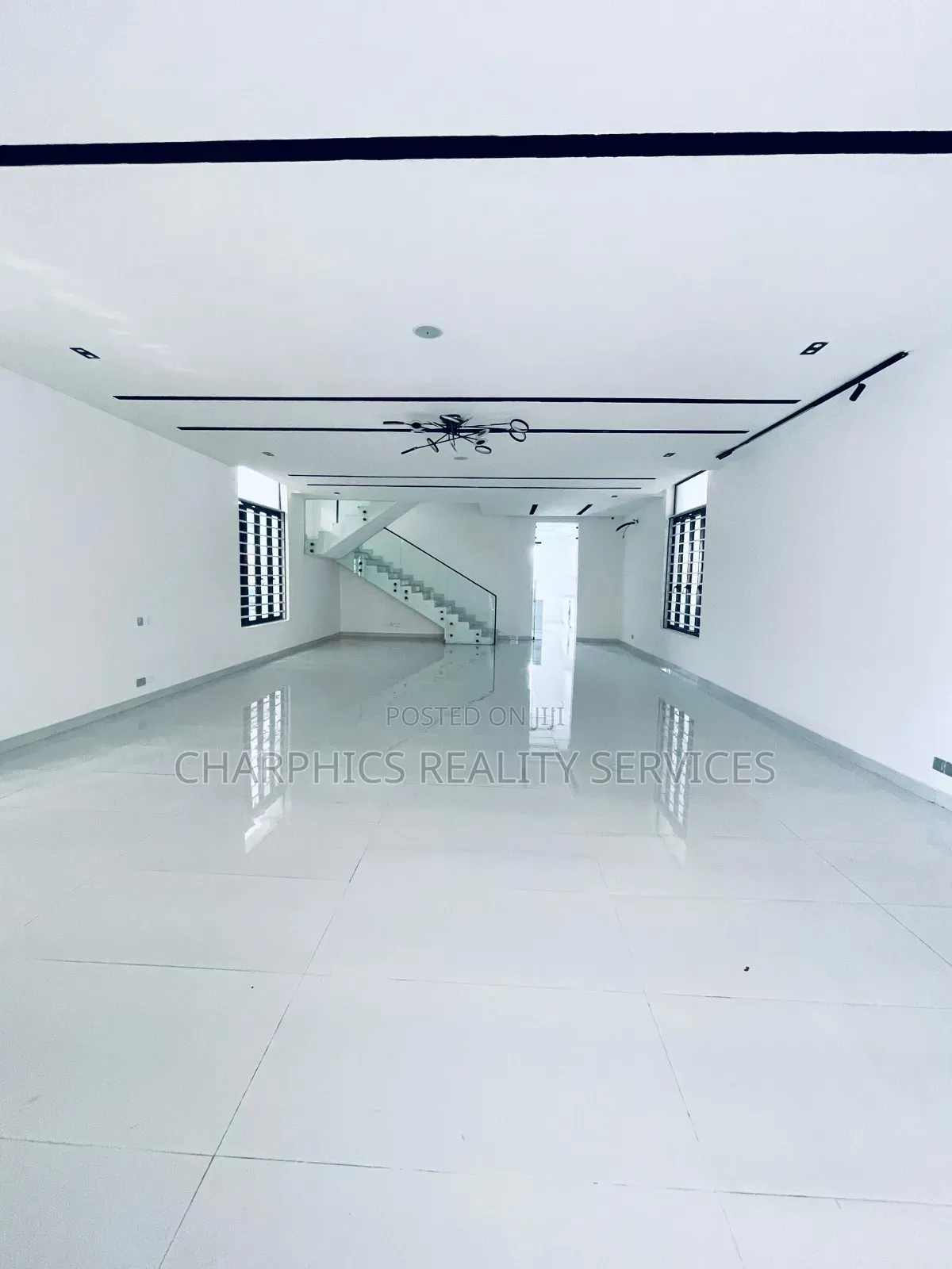 5bdrm Duplex in Lekki Phase 2 for sale