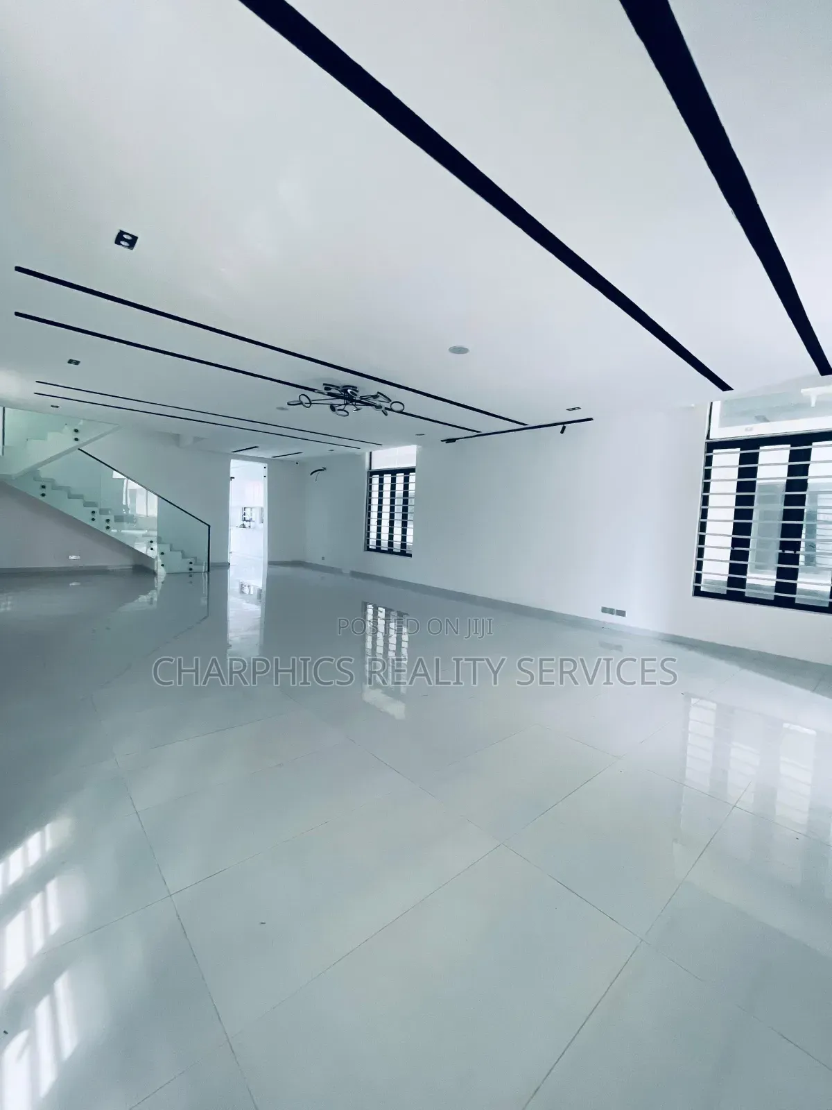 5bdrm Duplex in Lekki Phase 2 for sale