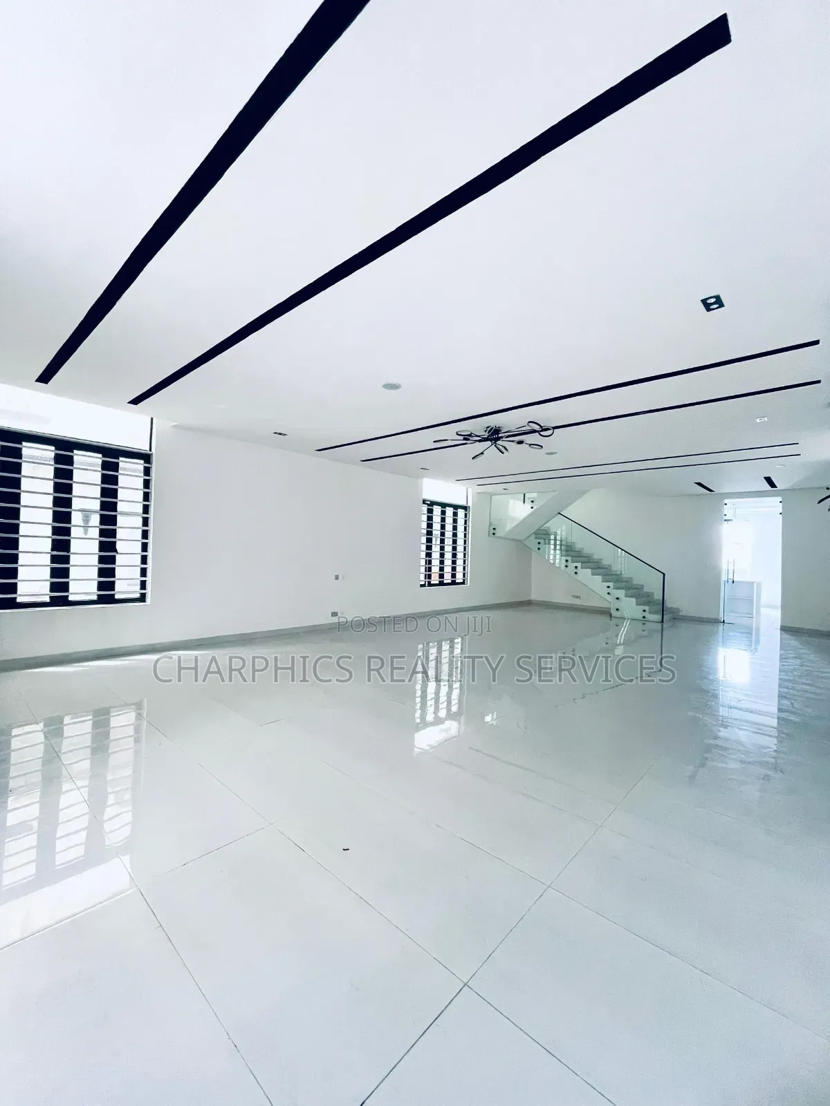 5bdrm Duplex in Lekki Phase 2 for sale