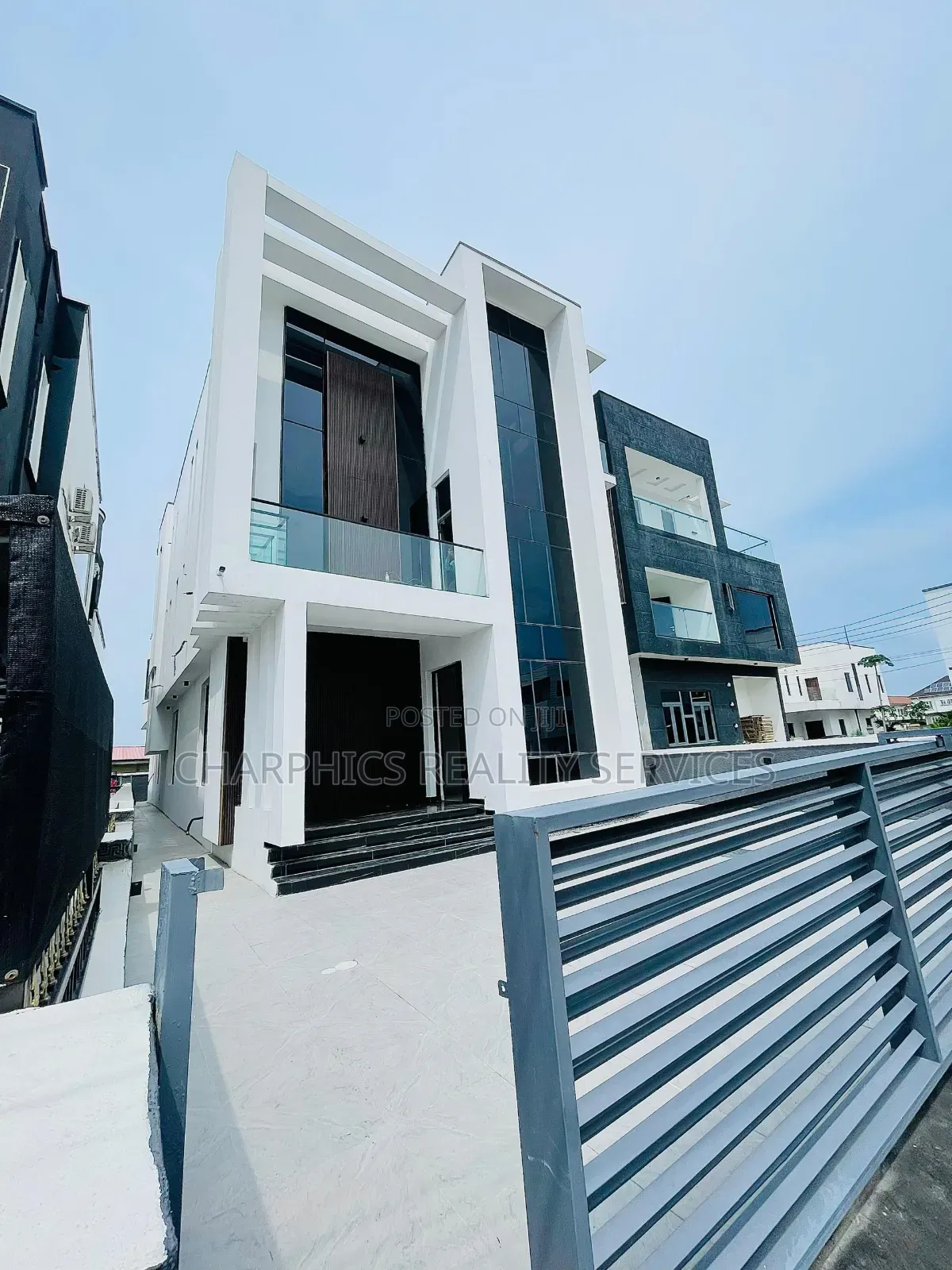 5bdrm Duplex in Lekki Phase 2 for sale