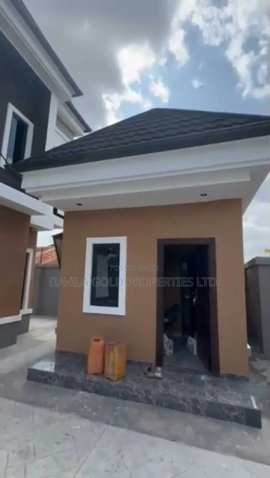 16bdrm Duplex in Benin City for sale