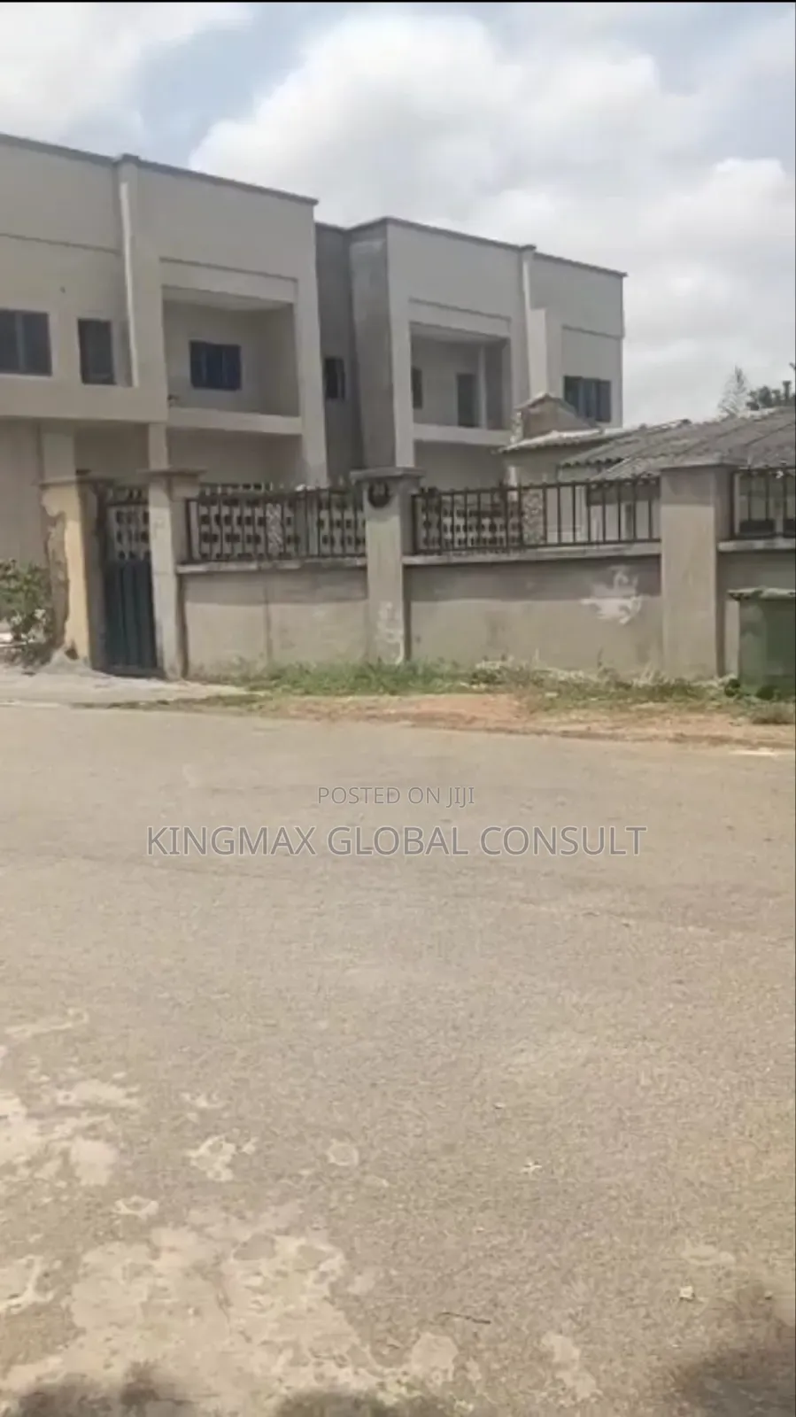 4bdrm Bungalow in Life Camp Close To for sale