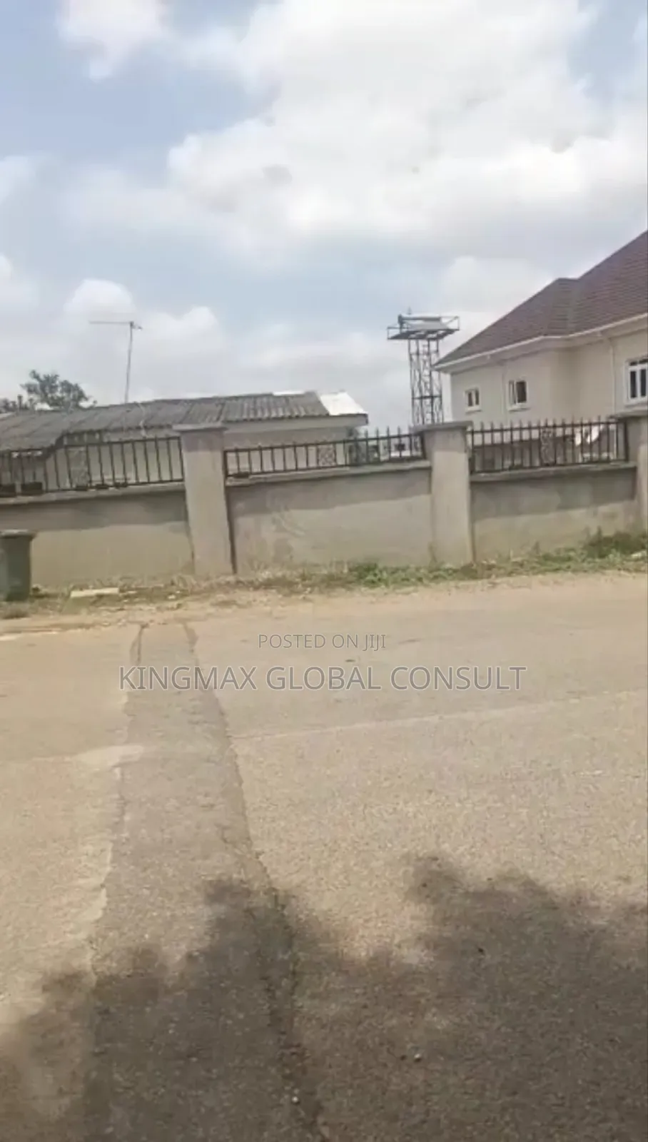4bdrm Bungalow in Life Camp Close To for sale