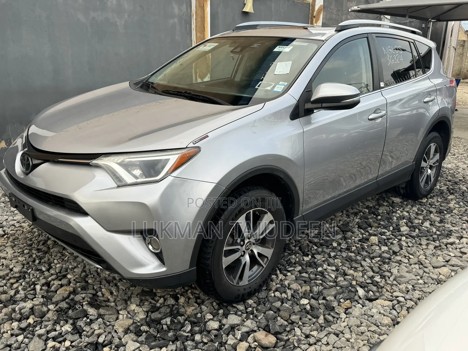 Toyota RAV4 XLE 4dr SUV (2.5L 4cyl 6A) 2018 Silver