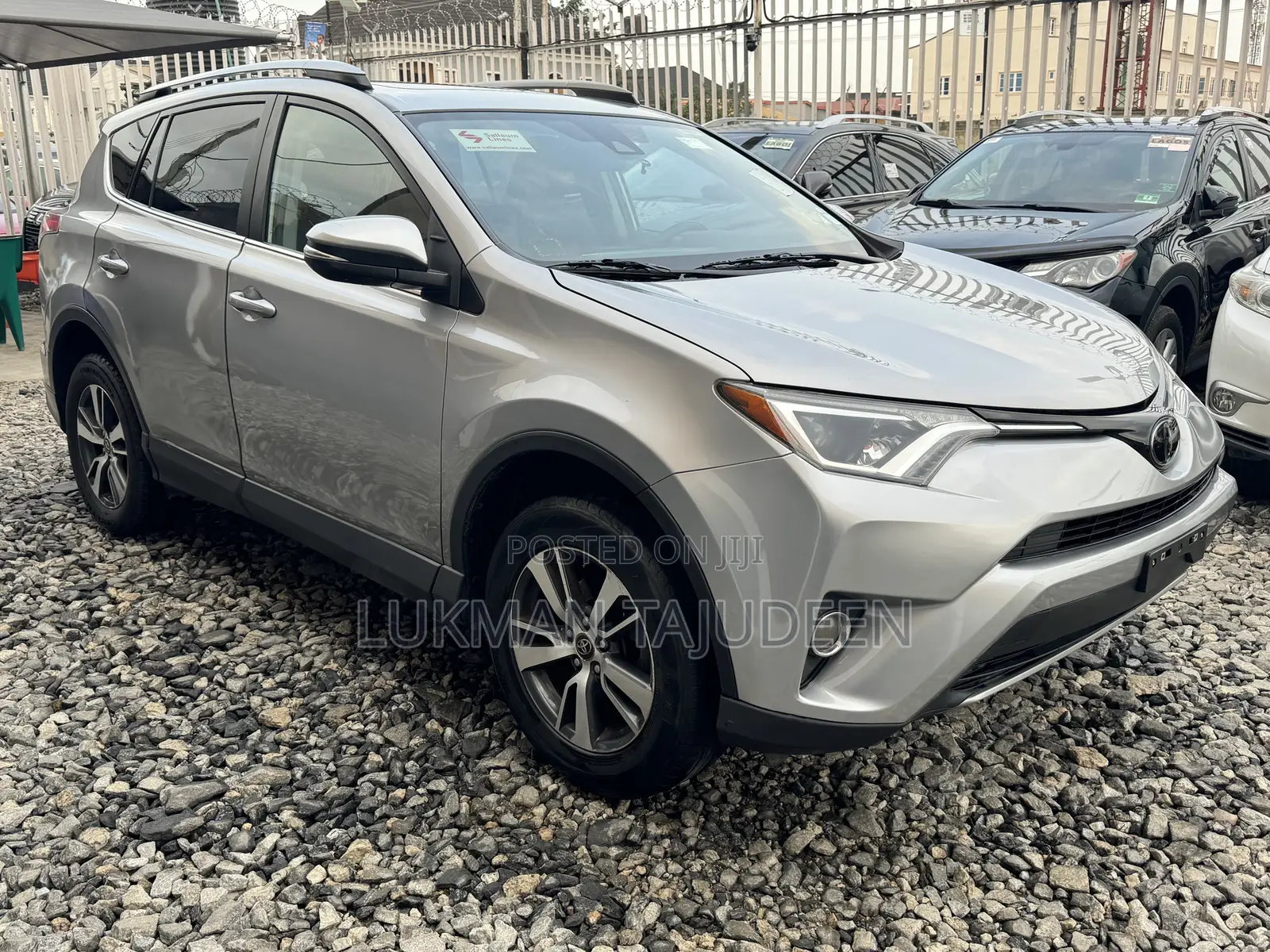 Toyota RAV4 XLE 4dr SUV (2.5L 4cyl 6A) 2018 Silver