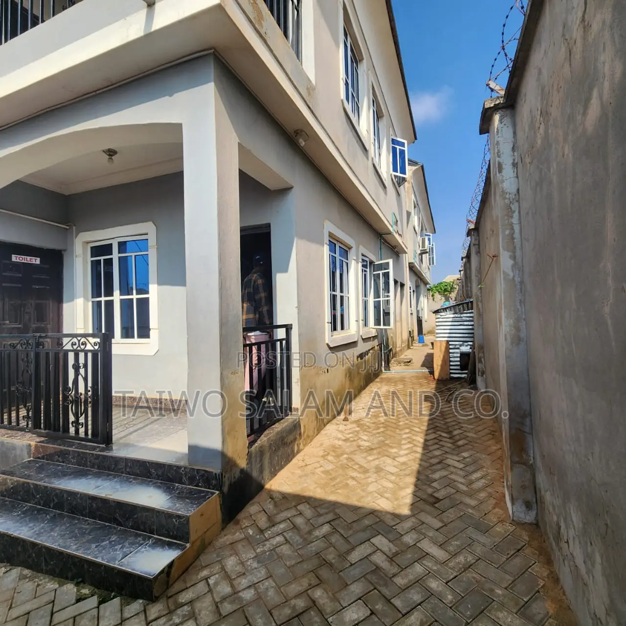 3bdrm Block of Flats in Akobo for sale