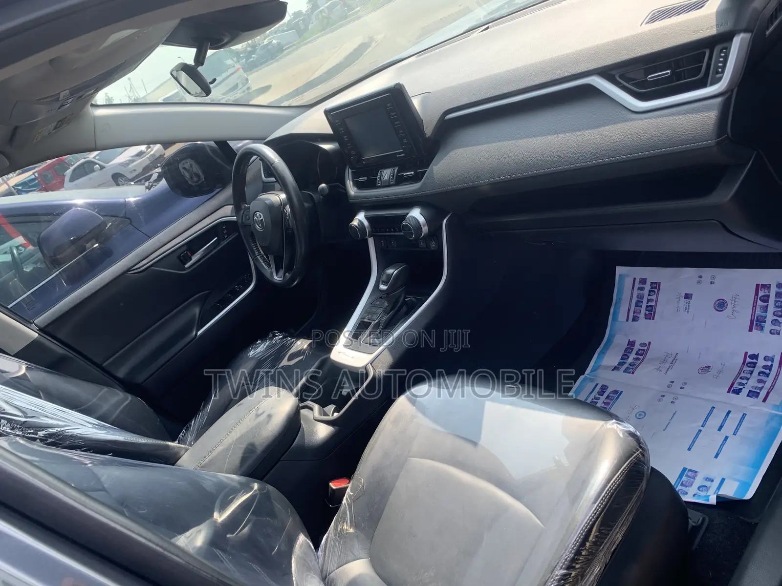 Toyota RAV4 XLE 2021 Gray