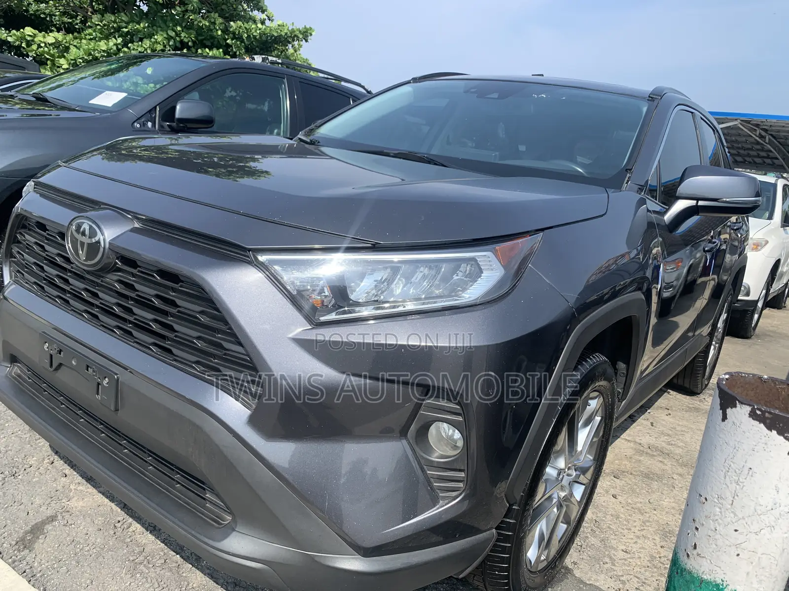 Toyota RAV4 XLE 2021 Gray