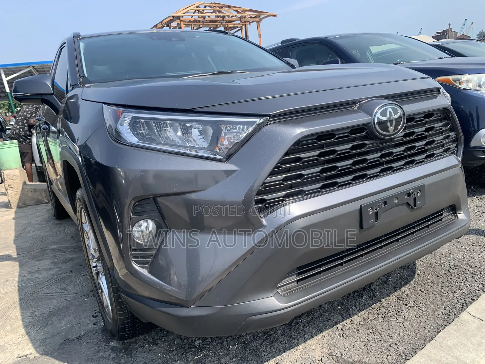 Toyota RAV4 XLE 2021 Gray
