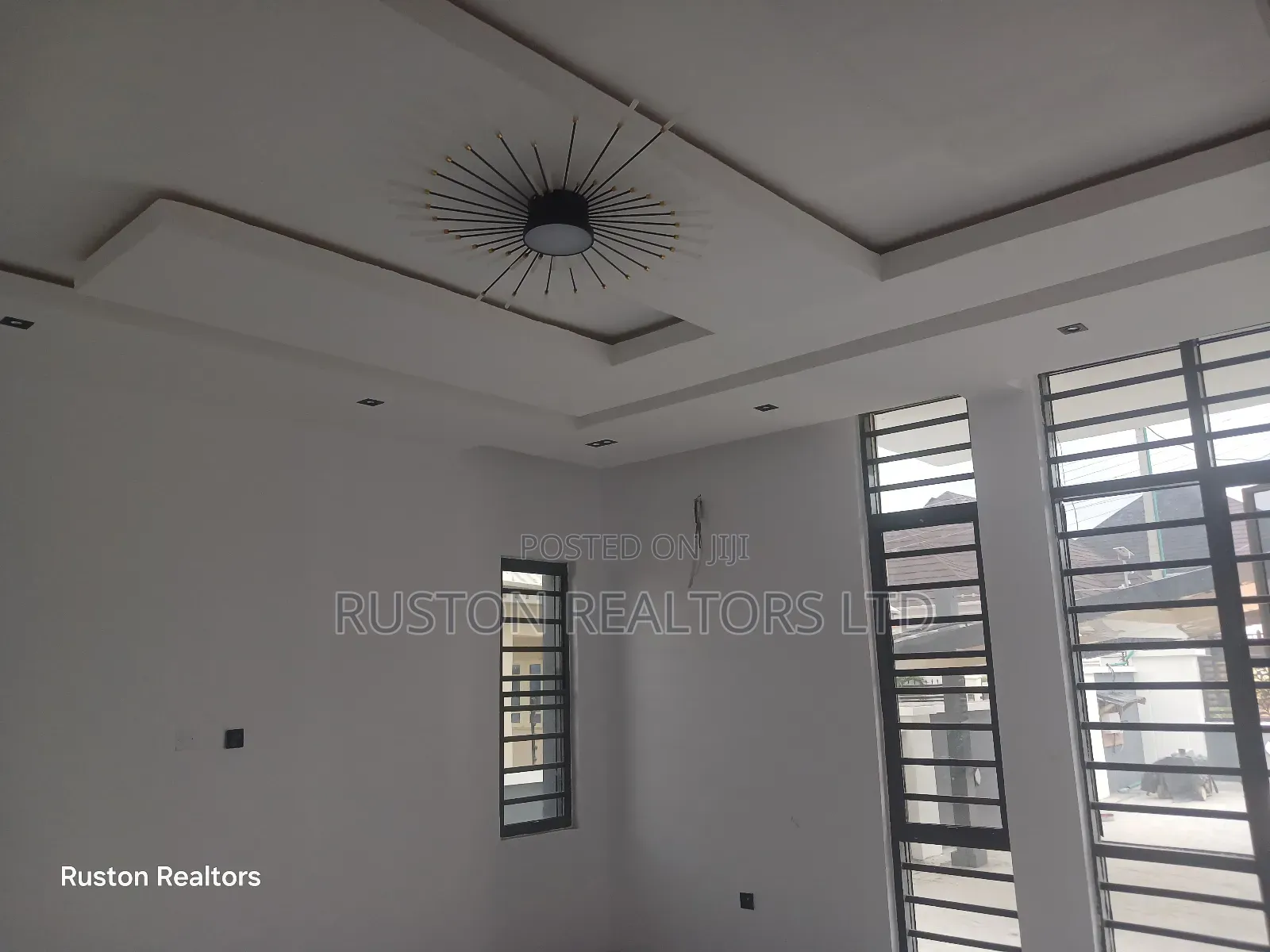 5bdrm Duplex in Akobo for sale