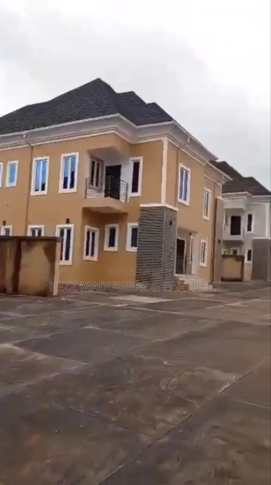 13bdrm Duplex in Independence Layout for sale