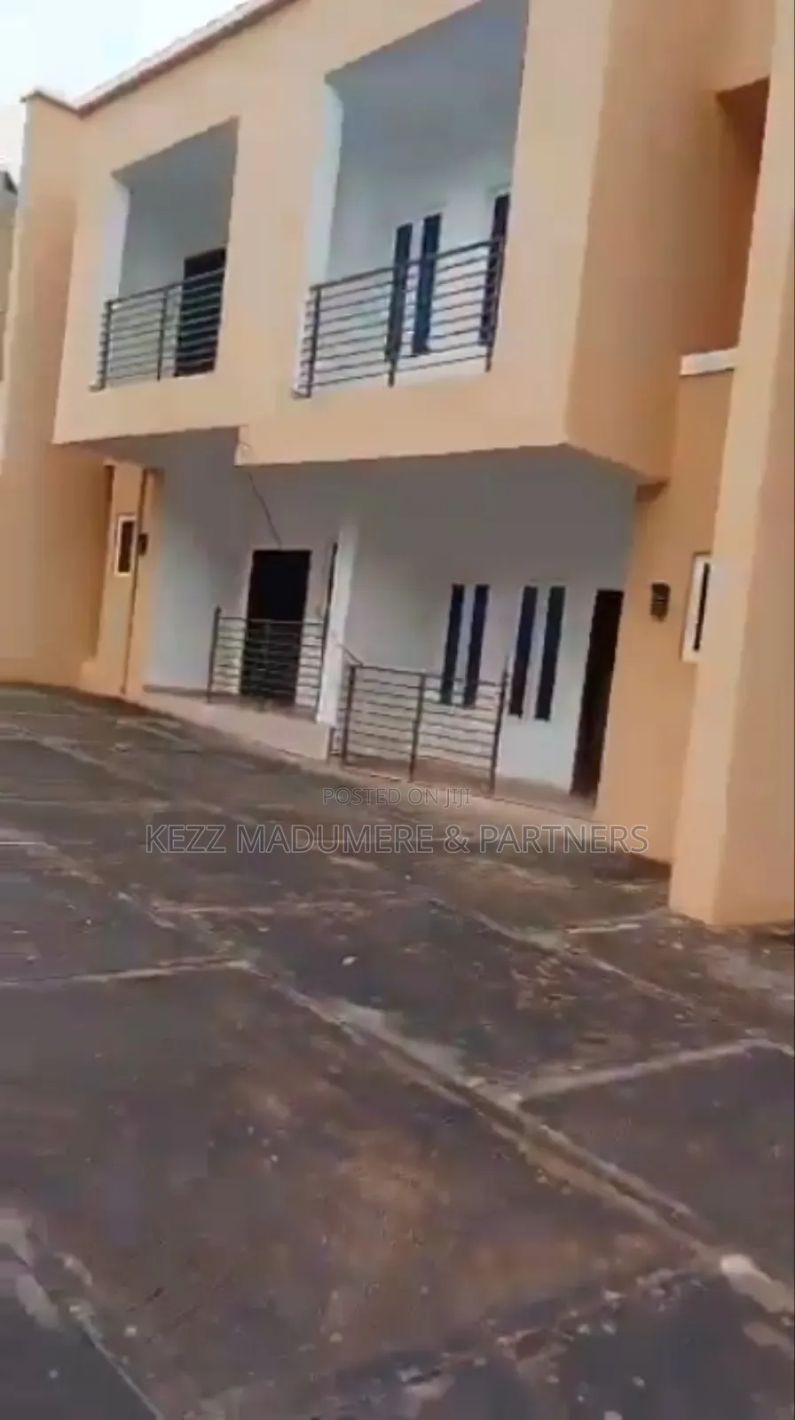 13bdrm Duplex in Independence Layout for sale